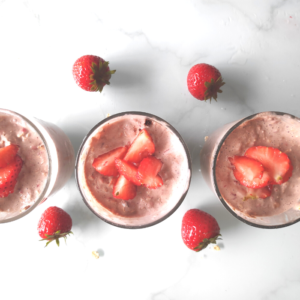 overnight oats with fresh strawberries