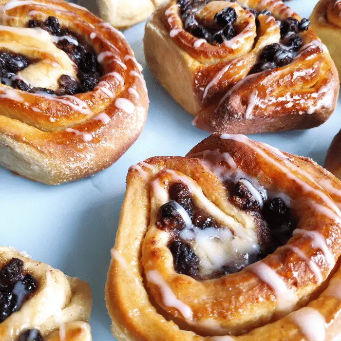 recipe for homemade chelsea buns uk with apple sauce