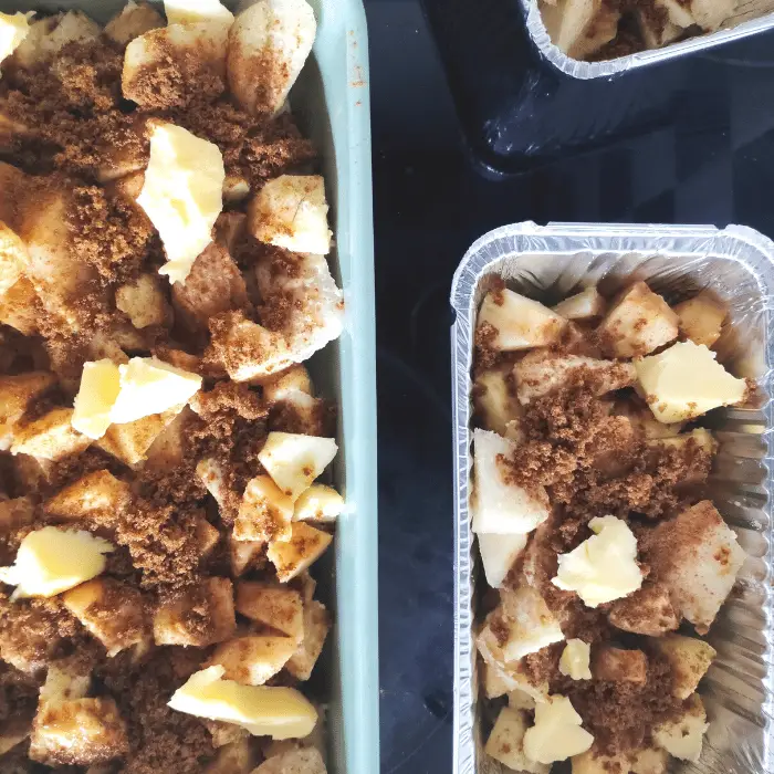 apples and pears in oven proof dishes