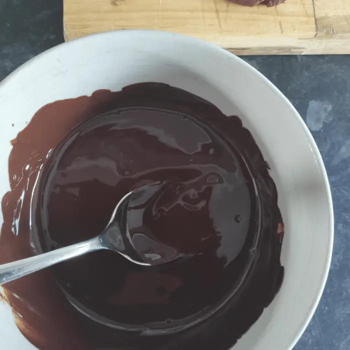 melted dark chocolate for fork biscuits
