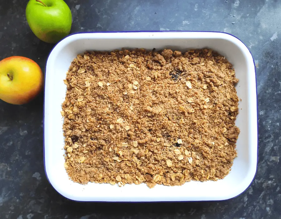 The Best Apple And Blackcurrant Oat Crumble