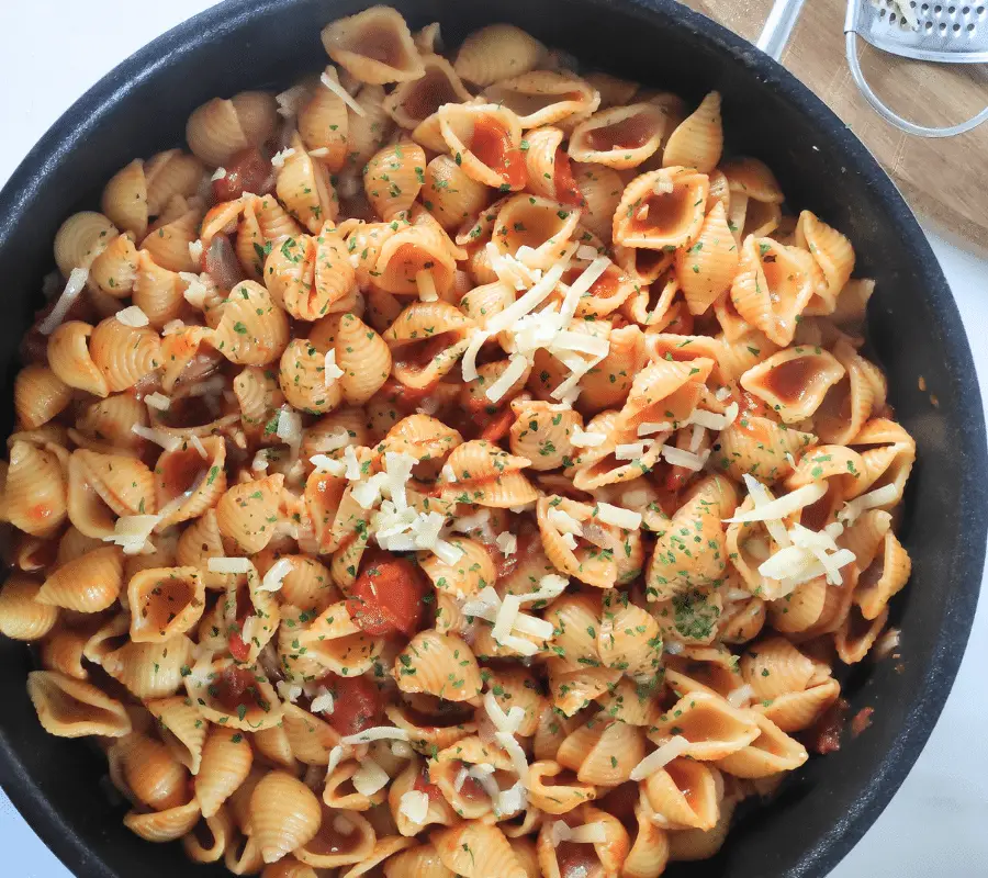 Easy One Pot Tomato Conchiglie – Pasta Shell Recipe