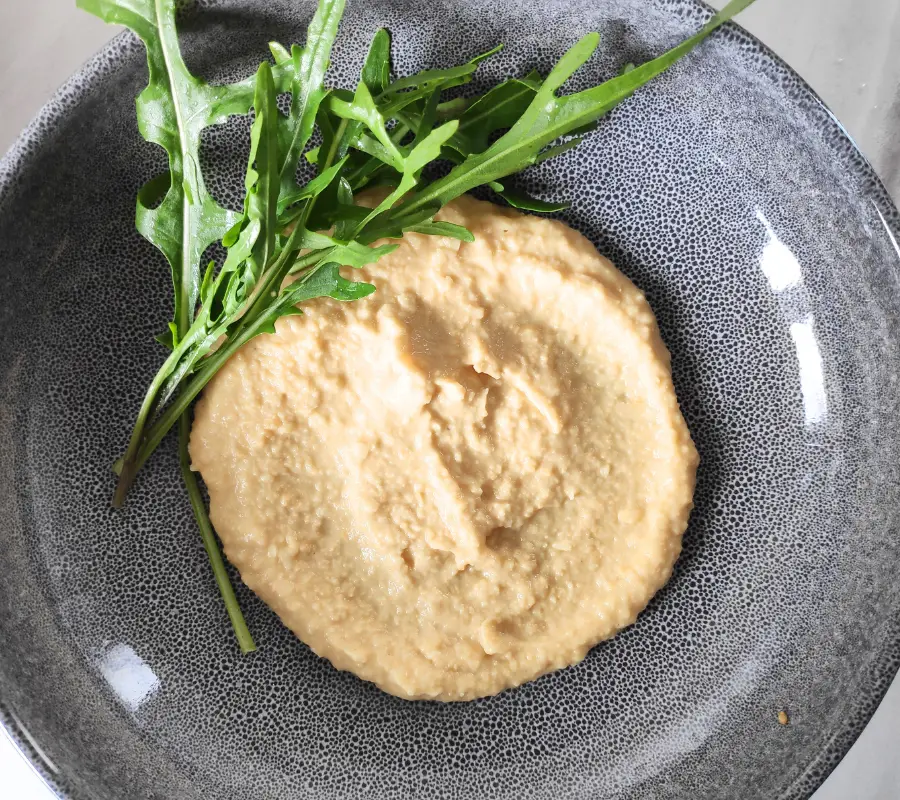 creamy houmous in a bowl