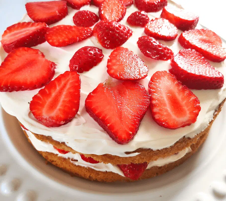 fresh cream strawberry cake