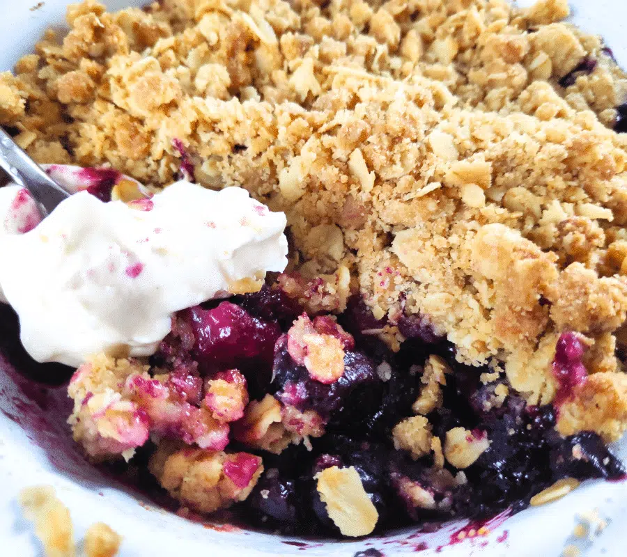 apple and blueberry crumble