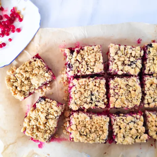 REDCURRANT AND TAAYBERRY CRUMBLE BARS