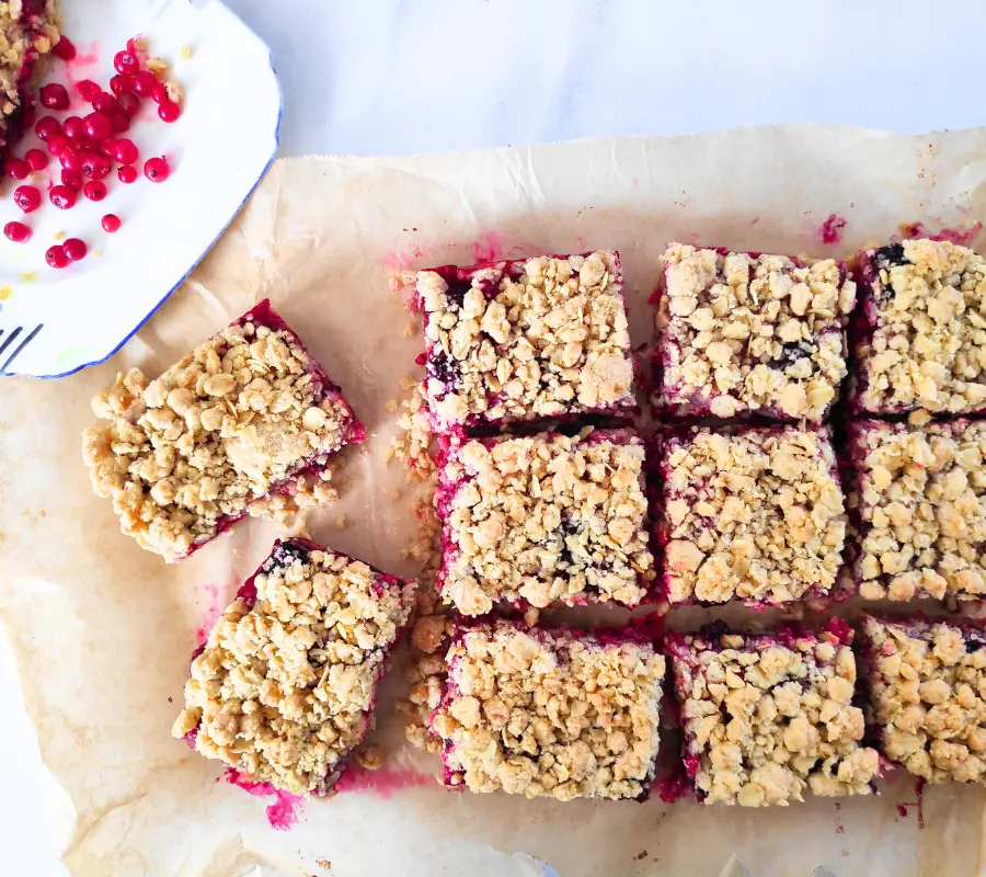REDCURRANT AND TAAYBERRY CRUMBLE BARS