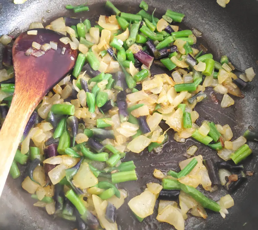 sauteed onions and green beans