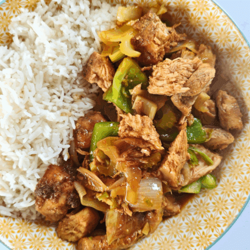 air fryer bits of chicken with green pepper in a oyster sauce with a side of basmati rice in a poke bowl