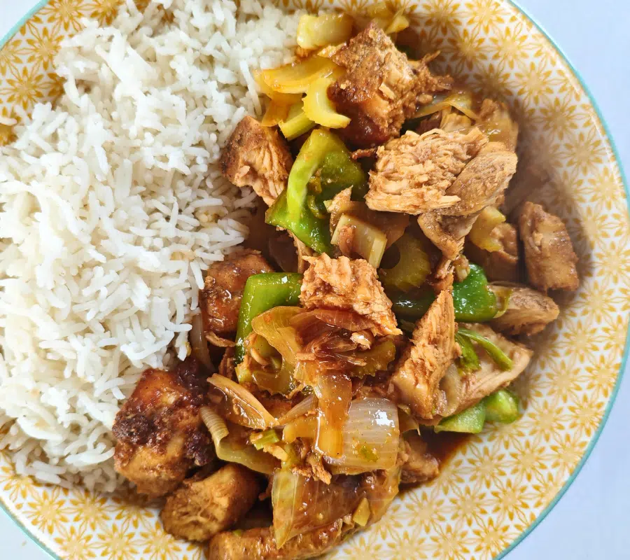 air fryer bits of chicken with green pepper in a oyster sauce with a side of basmati rice in a poke bowl