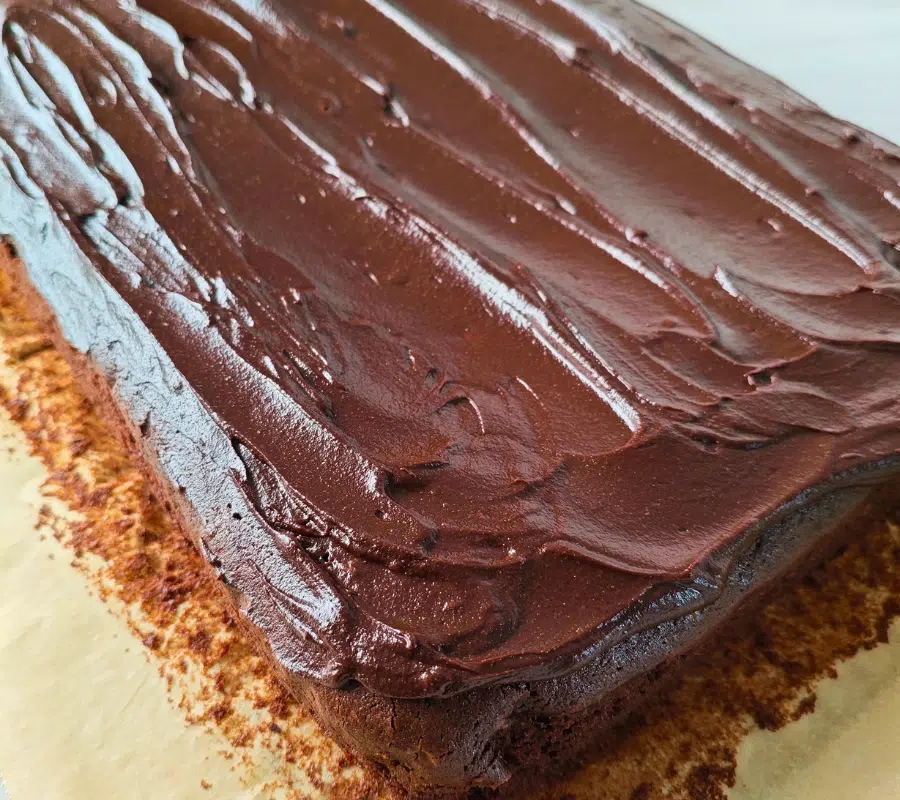 chocolate obsession traybake cake
