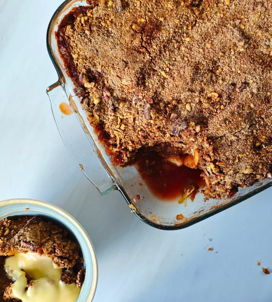 APPLE AND PLUM CRUMBLE IN A OVEN PROOF CLEAR DISH