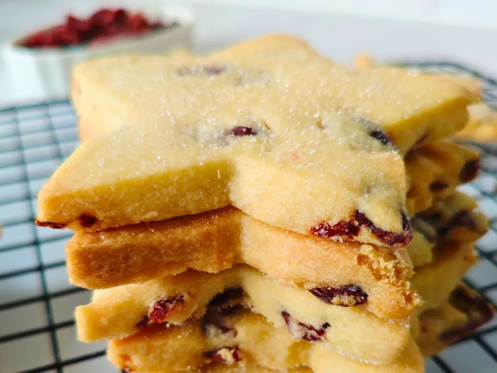 Cranberry shortbread biscuits with dried cranberries
